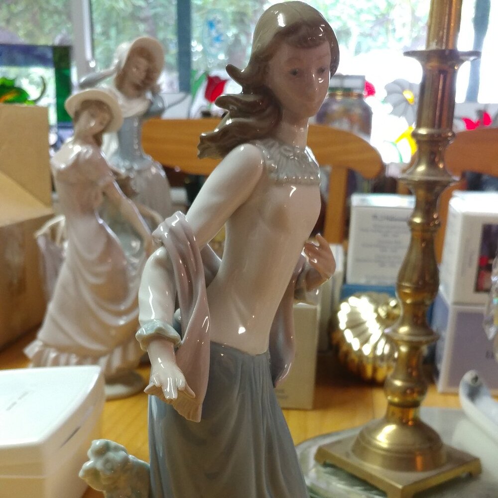 Nao by Lladro Far Away Thoughts #403 G